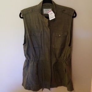 Brand new never worn Lucky vest
